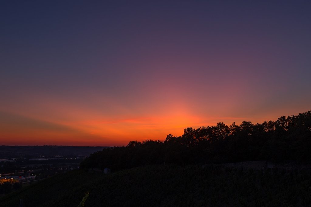 Fotografía del atardecer tomada desde Sajonia, Alemania
