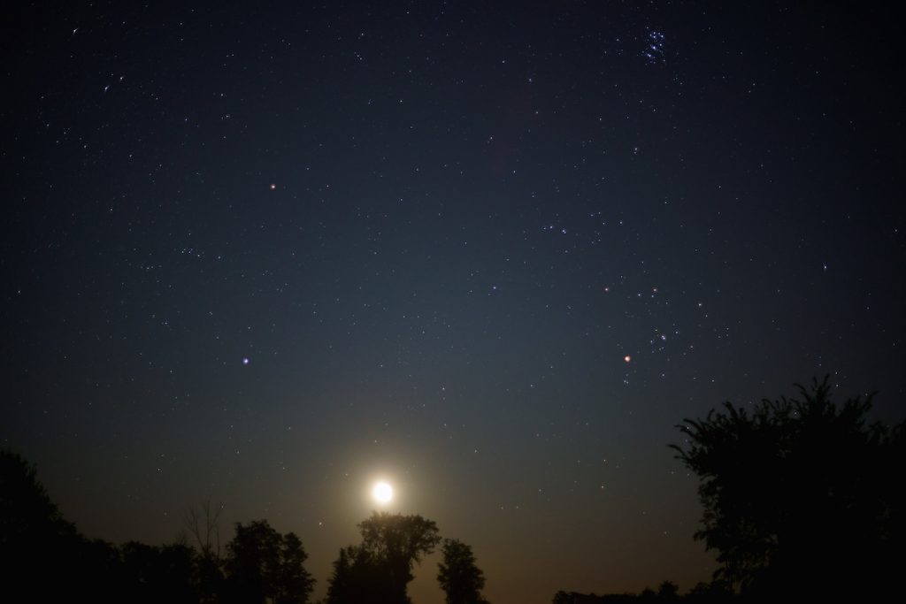 Imagen de la Luna y Aldebarán tomada desde Ontario, Canadá
