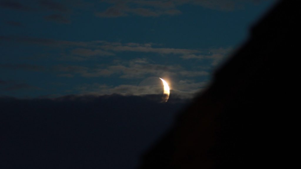 La puesta de la Luna fotografiada desde Oxford, Inglaterra