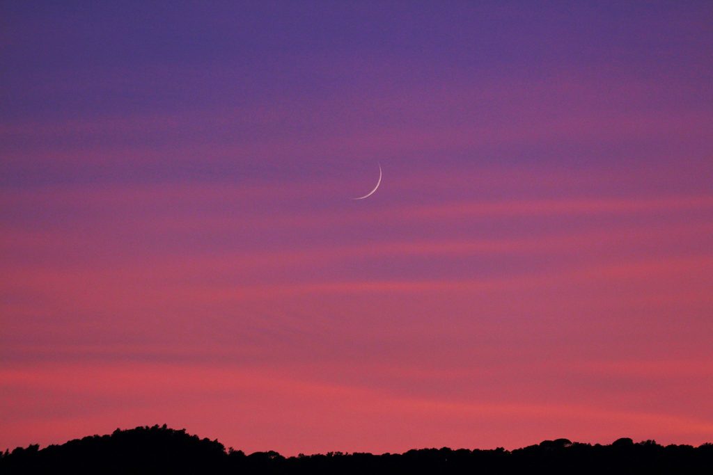 Foto de la Luna creciente tomada desde Arenys de Munt, Barcelona