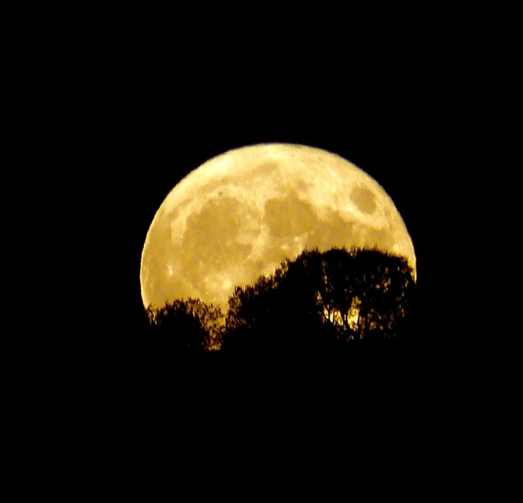 Imagen de la salida de la Luna tomada desde Cebolla, Toledo, España