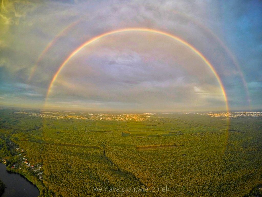 Arcoíris doble fotografiado desde Opławiec, Polonia