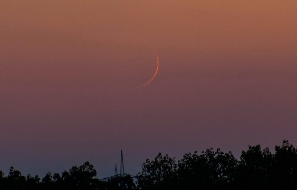 Fotografía de la Luna tomada desde Dresden, Alemania