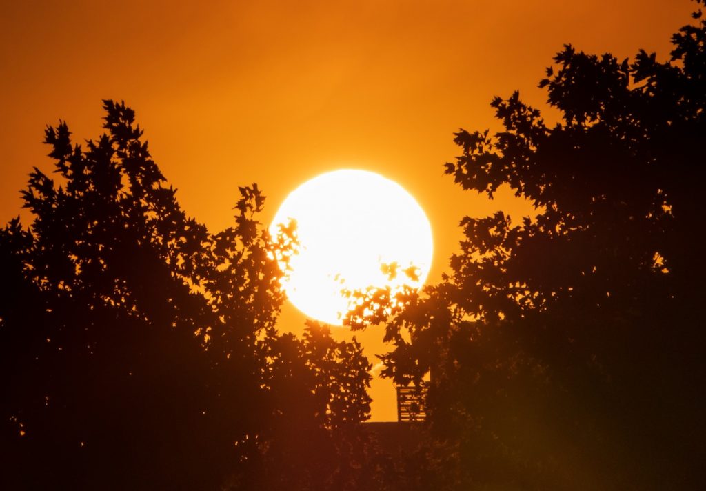 Imágenes del Sol tomadas al atardecer en Zaragoza, España
