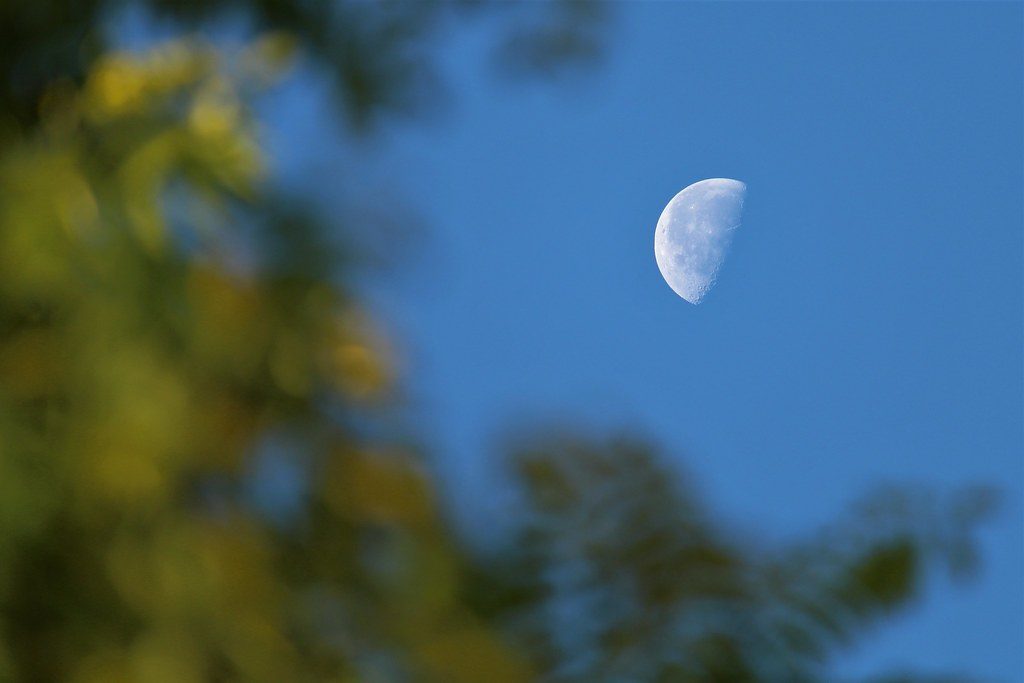 Foto de la Luna gibosa menguante tomada desde Inglaterra (21-septiembre)