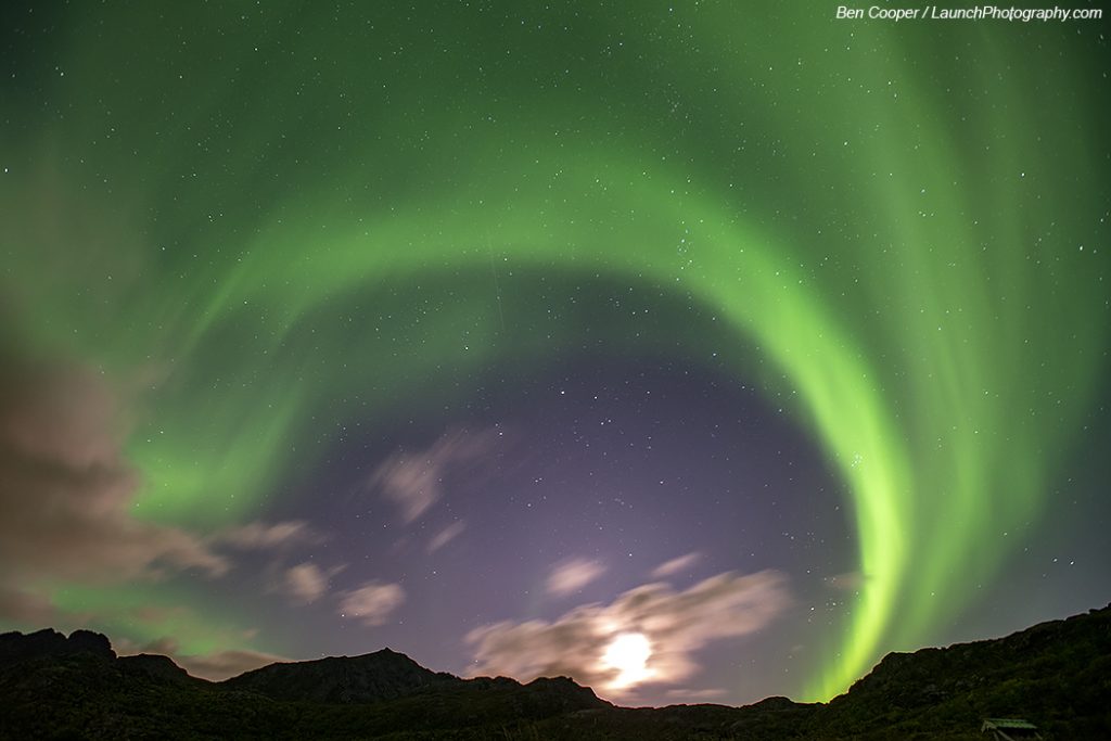 Auroras boreales y la Luna fotografiadas desde Nordland, Noruega