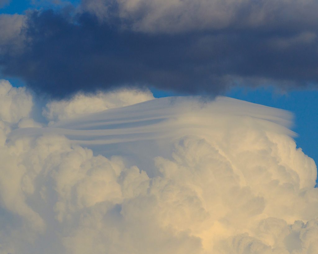 Imagen de nubes lenticulares tomada desde Arizona, Estados Unidos