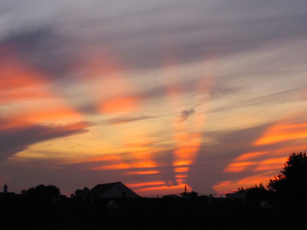 Imagen de rayos crepusculares tomada desde Louisiana, Estados Unidos