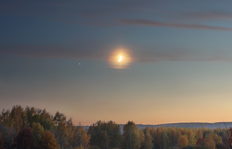 Fotografía de la conjunción de Júpiter y la Luna tomada desde Nizhni Nóvgorod, Rusia