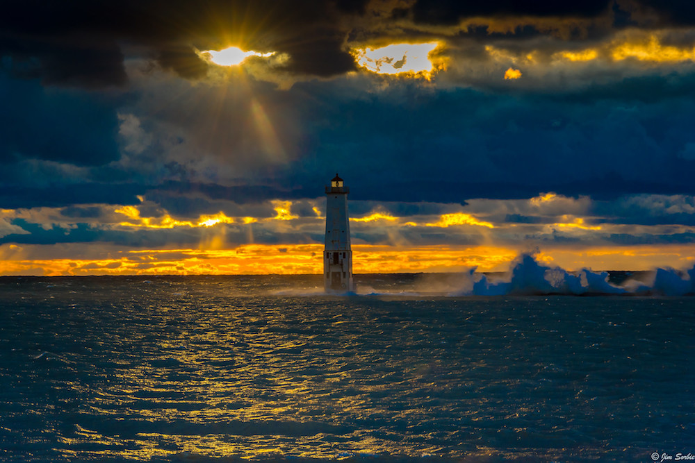 Foto del atardecer tomada desde el Lago Míchigan, Estados Unidos