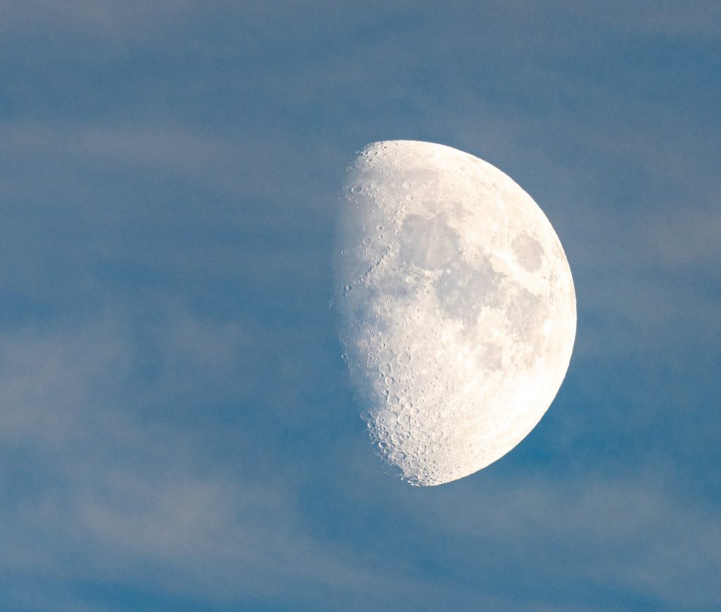 La Luna gibosa creciente fotografiada el 7 de octubre de 2019