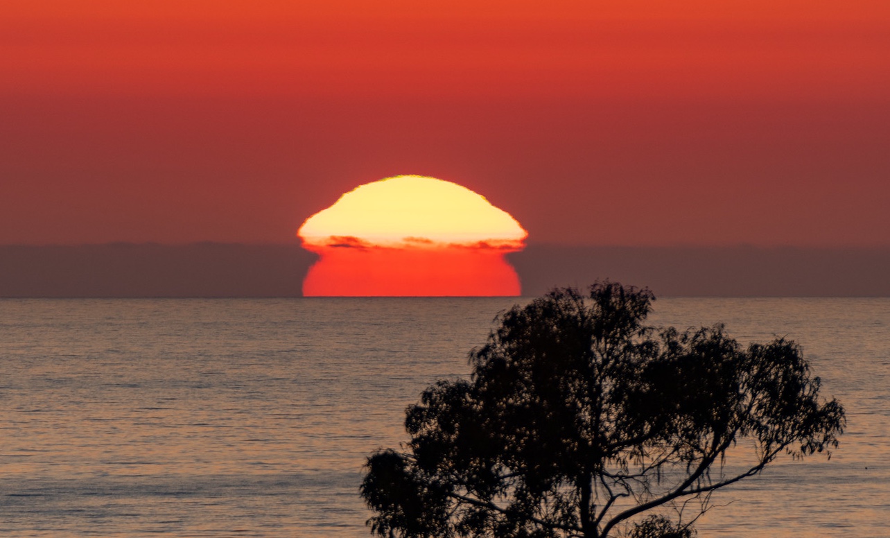 Foto de la puesta de Sol tomada desde Ellwood, California