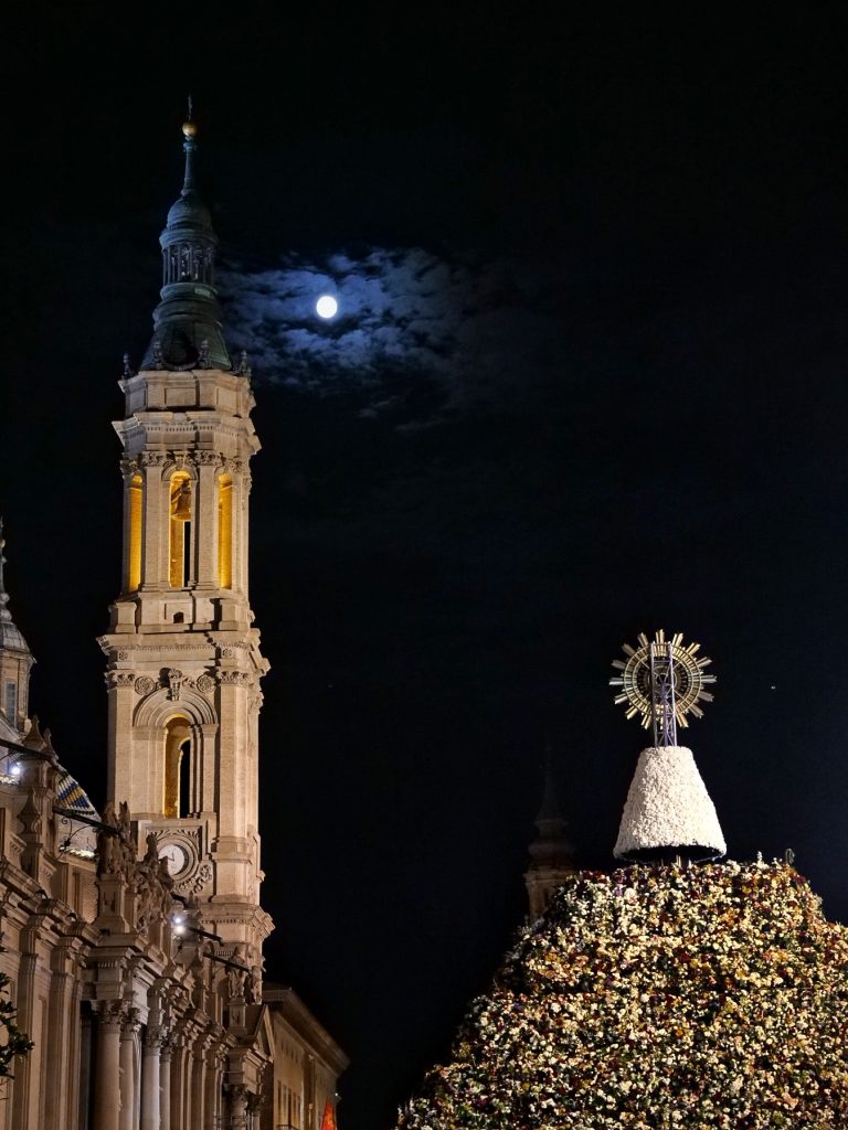 Foto de la Luna tomada desde Zaragoza, España
