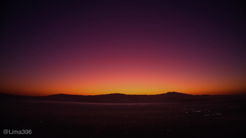 El amanecer fotografiado desde Orange County, California