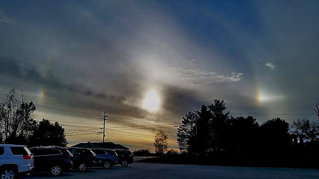 El Sol y dos parhelios captados desde Maine, Estados Unidos
