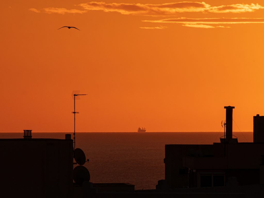 Imágenes del amanecer tomadas desde Torremolinos, Málaga