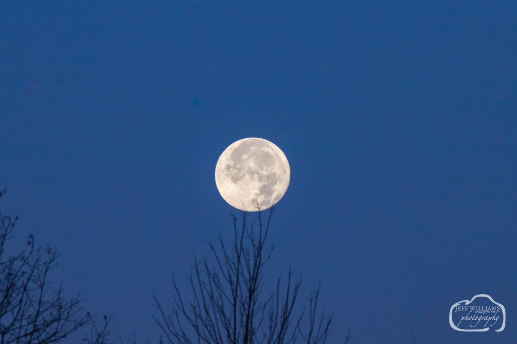 La Luna fotografiada desde Nueva Jersey, Estados Unidos
