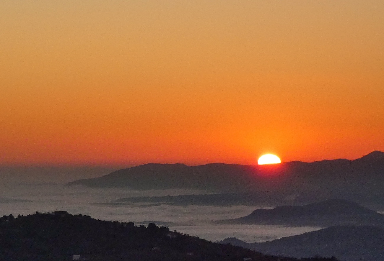 La salida del Sol captada desde el Valle del Guadalhorce, Málaga