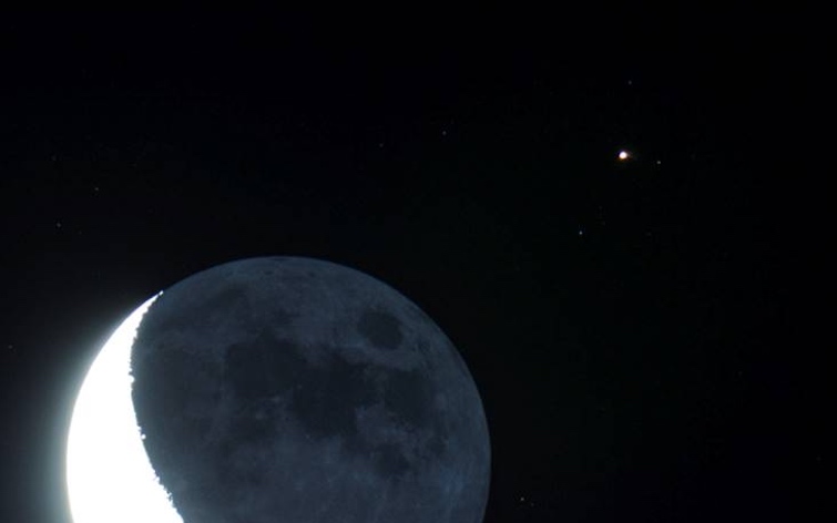 La Luna y Marte fotografiados desde Washington, Estados Unidos