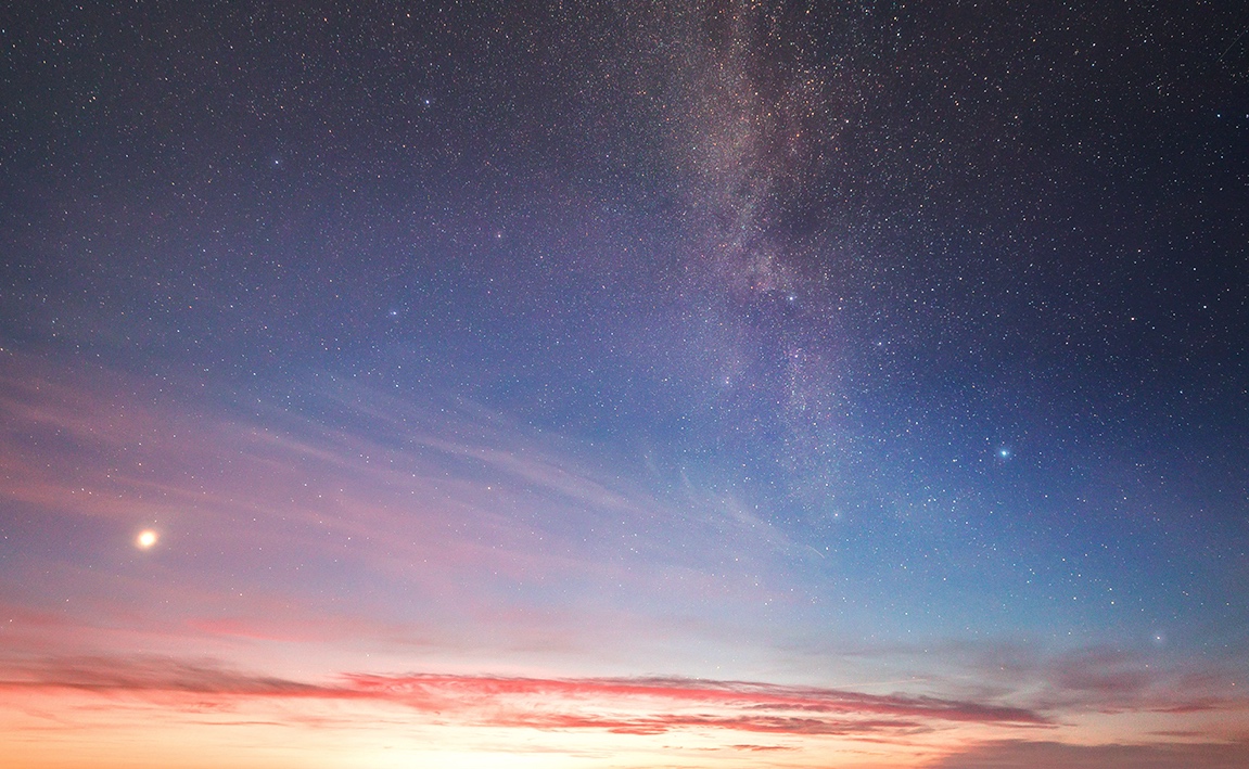 Foto de Venus y la Vía Láctea tomada desde Bulbjerg, Dinamarca