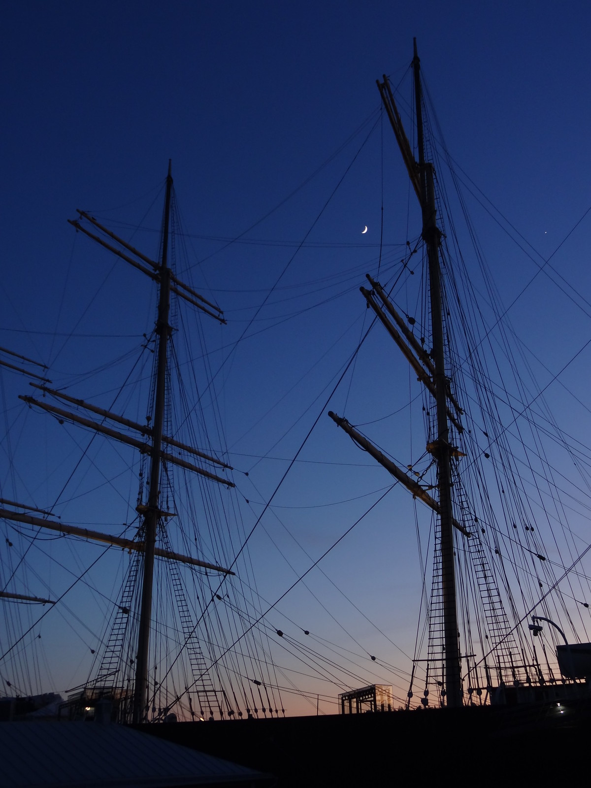 Foto de la Luna y Venus tomada desde las islas Åland
