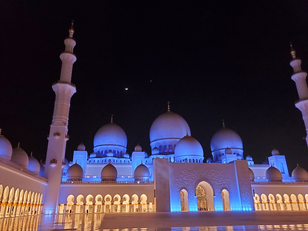 La conjunción de la Luna creciente y Venus captada desde Abu Dabi