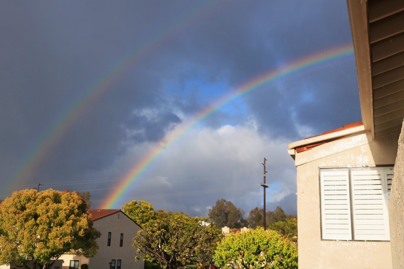 Arcoíris doble fotografiado desde Poway, California