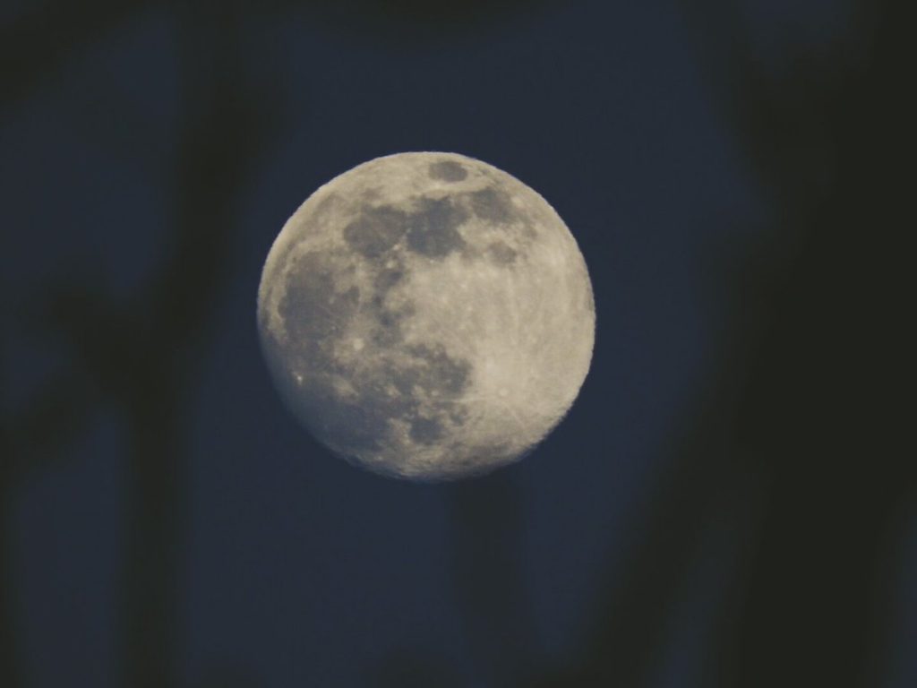 Foto de la Luna tomada desde Gales (6-abril)