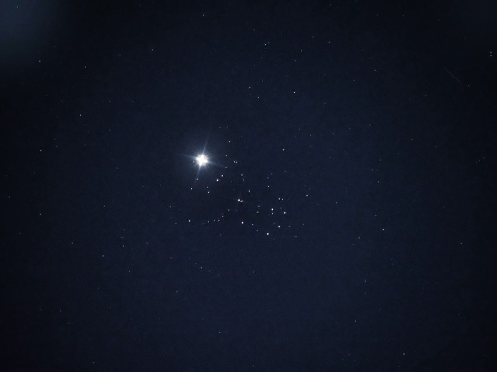 Venus y las Pléyades fotografiados desde Manosque, Francia