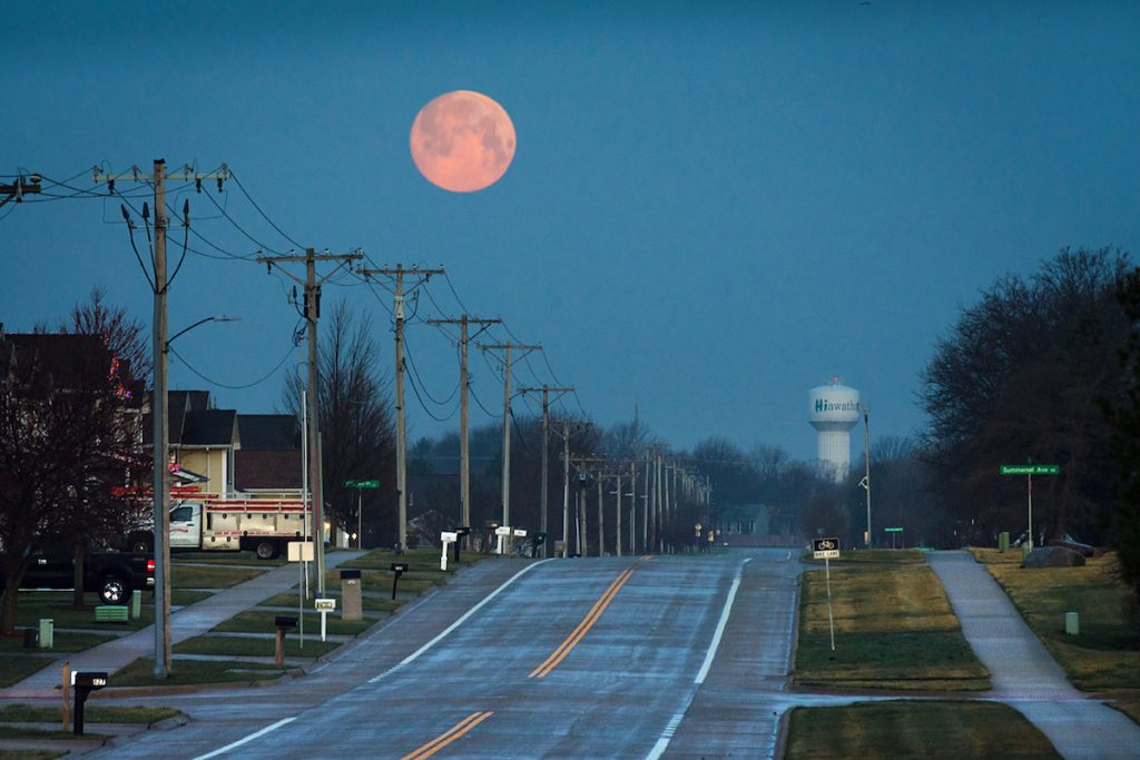 Imagen de la Luna tomada desde Iowa, Estados Unidos
