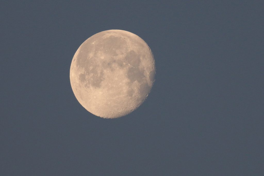 La Luna gibosa menguante captada desde Arenys de Munt, Barcelona