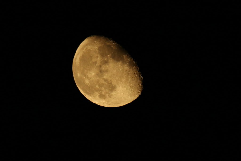 La Luna y la estrella Antares fotografiadas desde Arenys de Munt, Barcelona