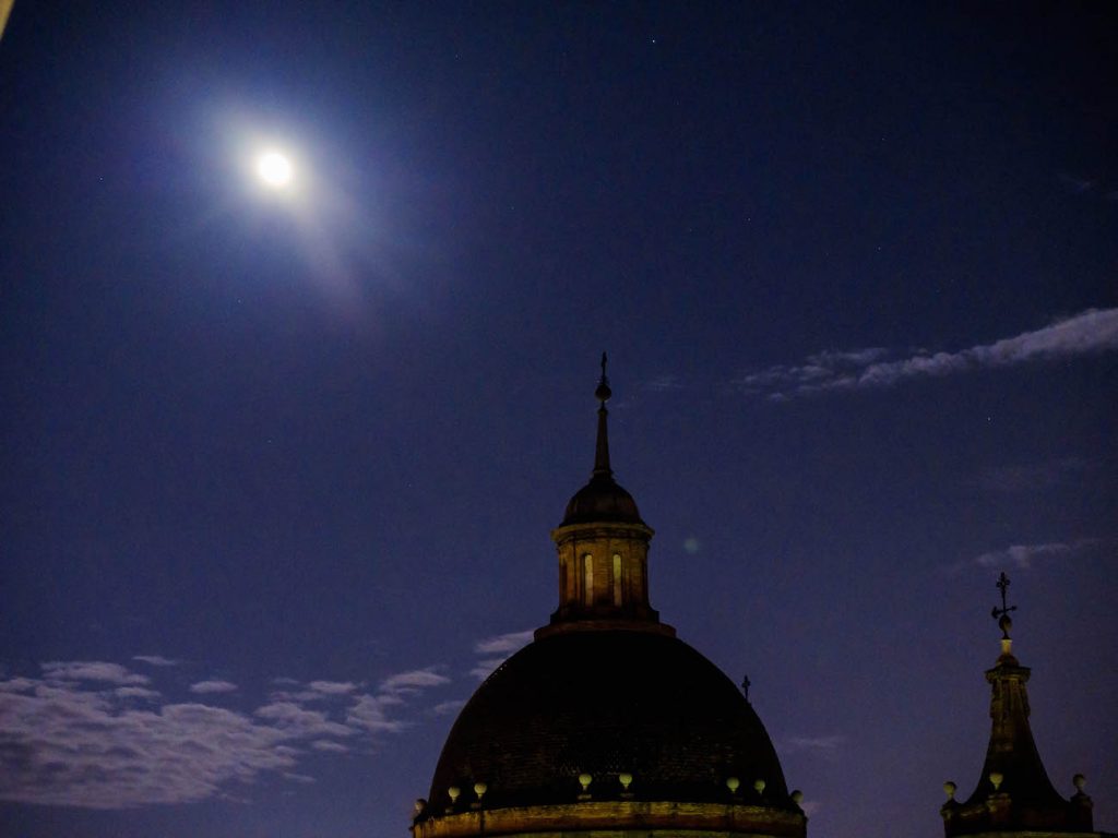 La conjunción de la Luna y Spica captada desde Zaragoza, España