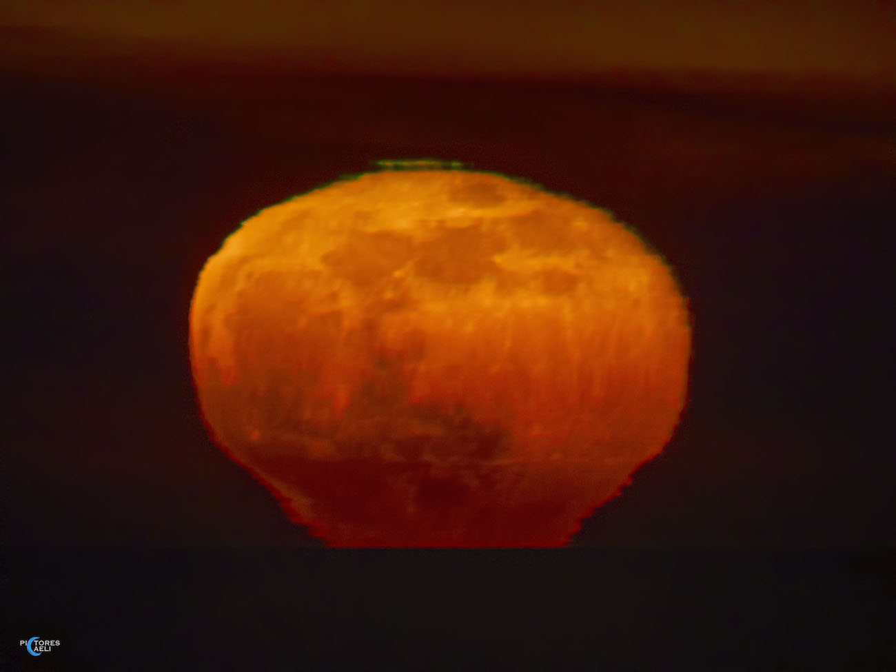 La salida de la Luna fotografiada desde Módica, Sicilia