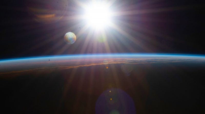 La salida del Sol fotografiada desde la Estación Espacial Internacional