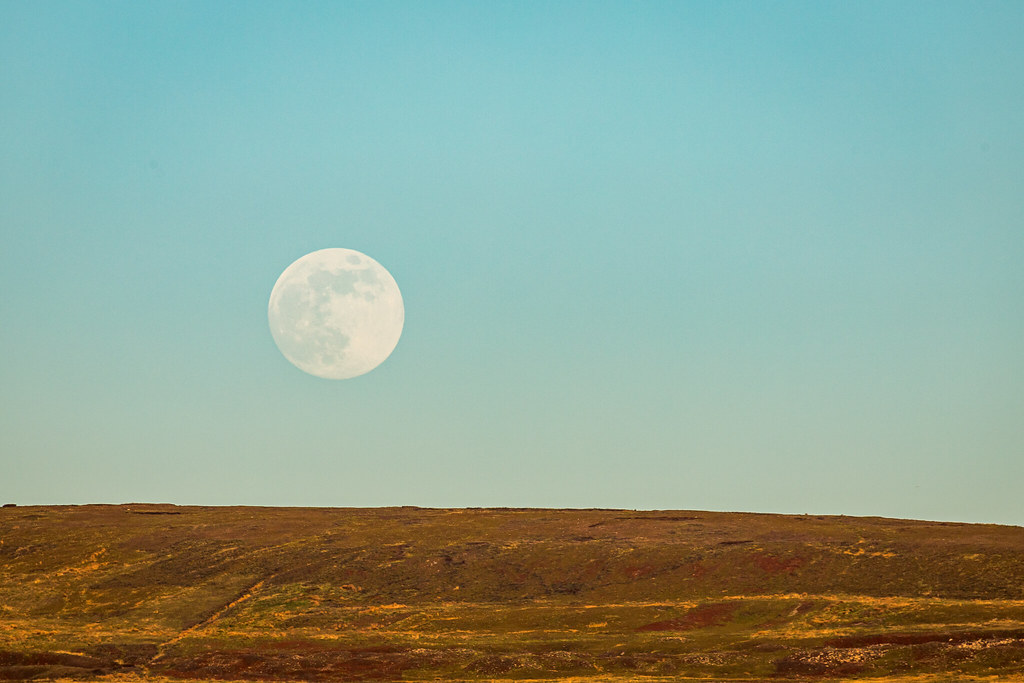 Foto de la salida de la Luna tomada desde Mossley, Inglaterra