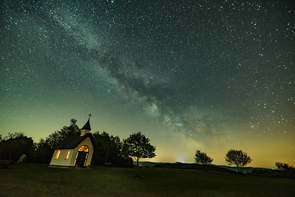 Milchstraße über der Kapelle Wershofen
