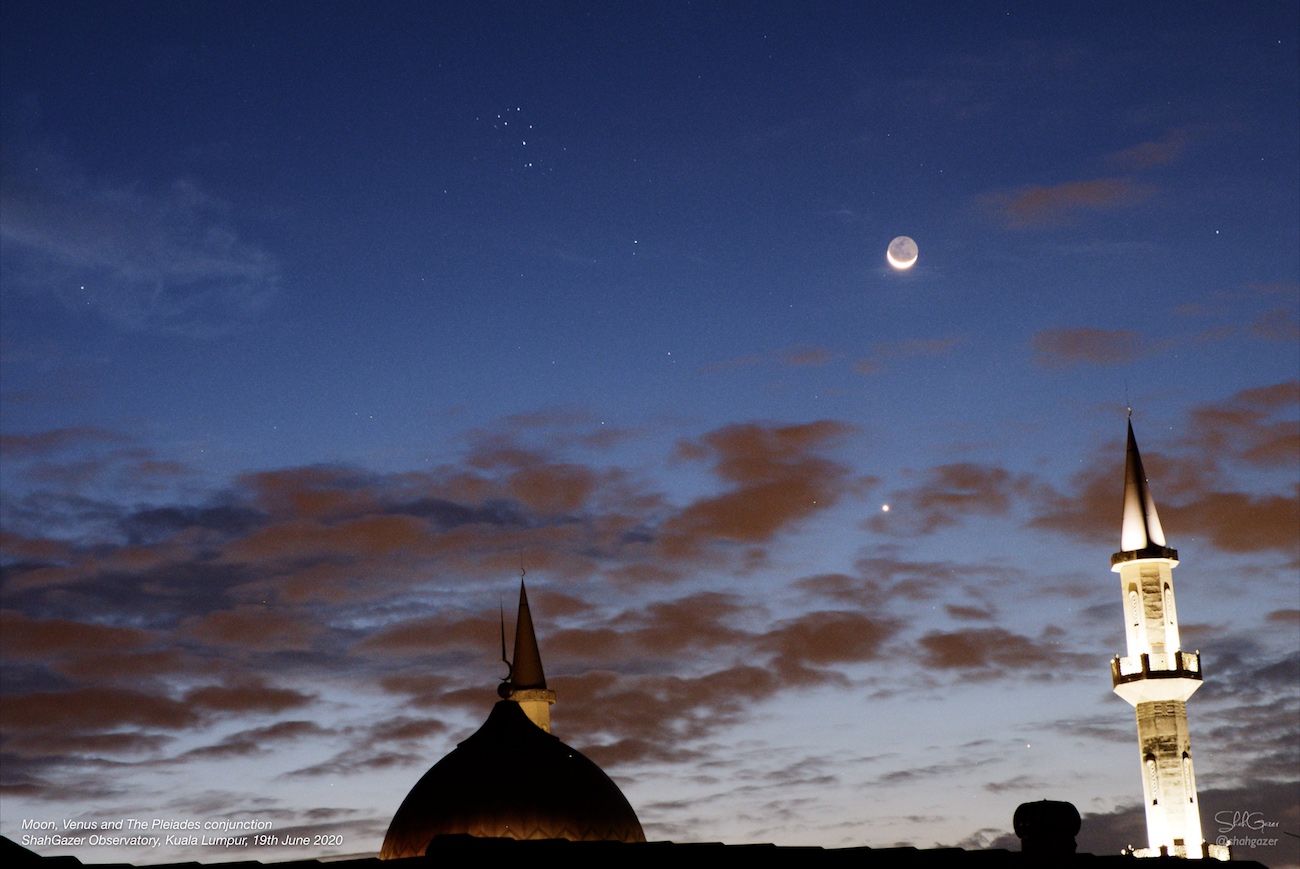 Imagen de la Luna, las Pléyades y Venus, tomada desde Malasia
