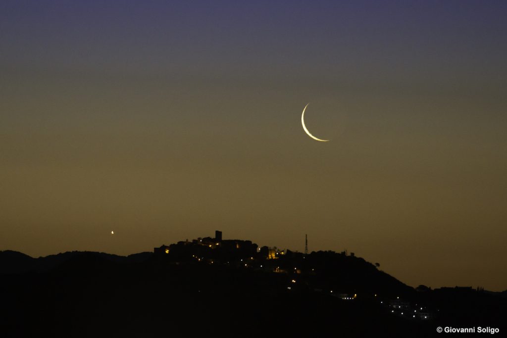 Venus y la Luna captados desde Formia, Italia