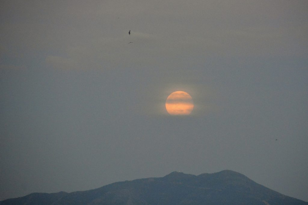 La Luna llena captada desde Siera de las Nieves, Málaga