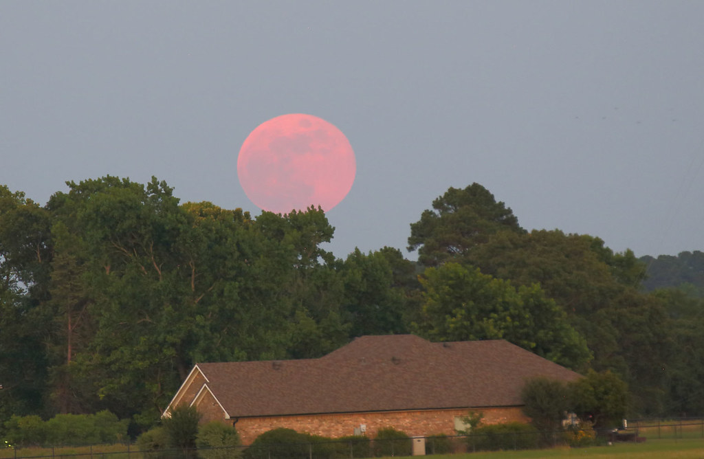 Foto de la salida de la Luna llena tomada desde Rusia