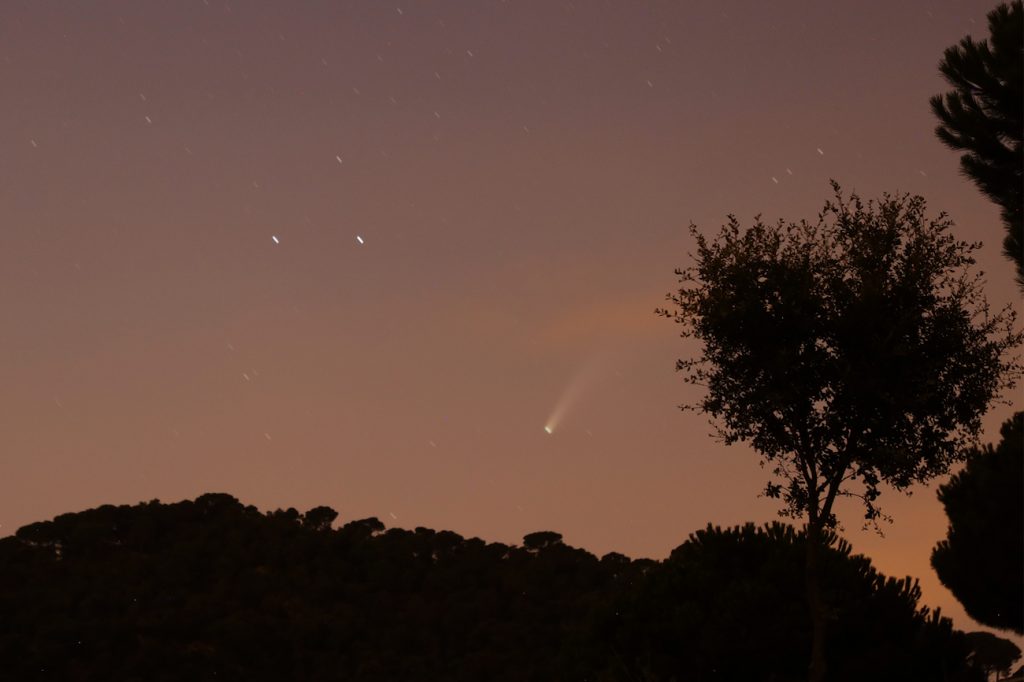 Imagen del Cometa C/2020 F3 (NEOWISE) tomada desde Arenys de Munt, Barcelona