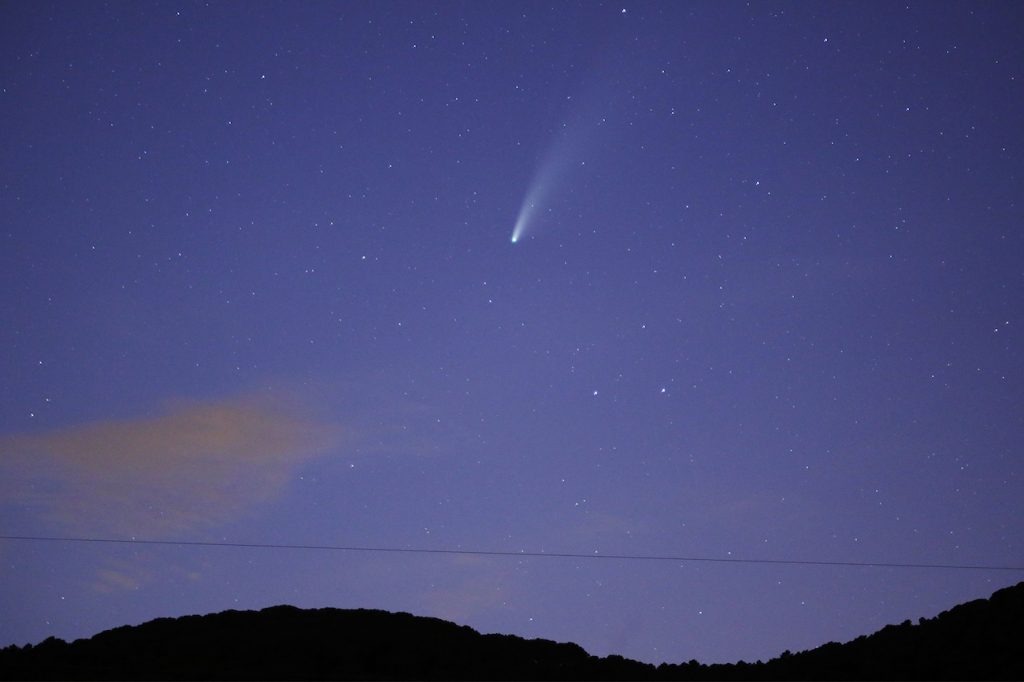 Fotos del Cometa C/2020 F3 (NEOWISE), Júpiter y Saturno, tomadas desde Arenys de Munt