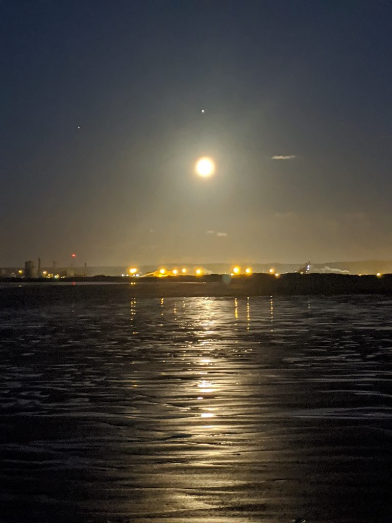 Foto de la conjunción de la Luna, Júpiter y Saturno, tomada desde Durham, Inglaterra