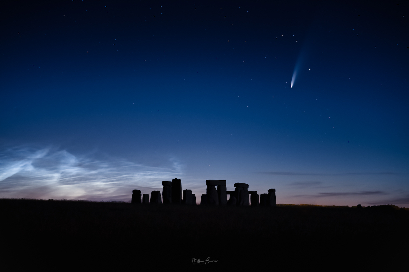El Cometa C/2020 F3 (NEOWISE) captado sobre Stonehenge