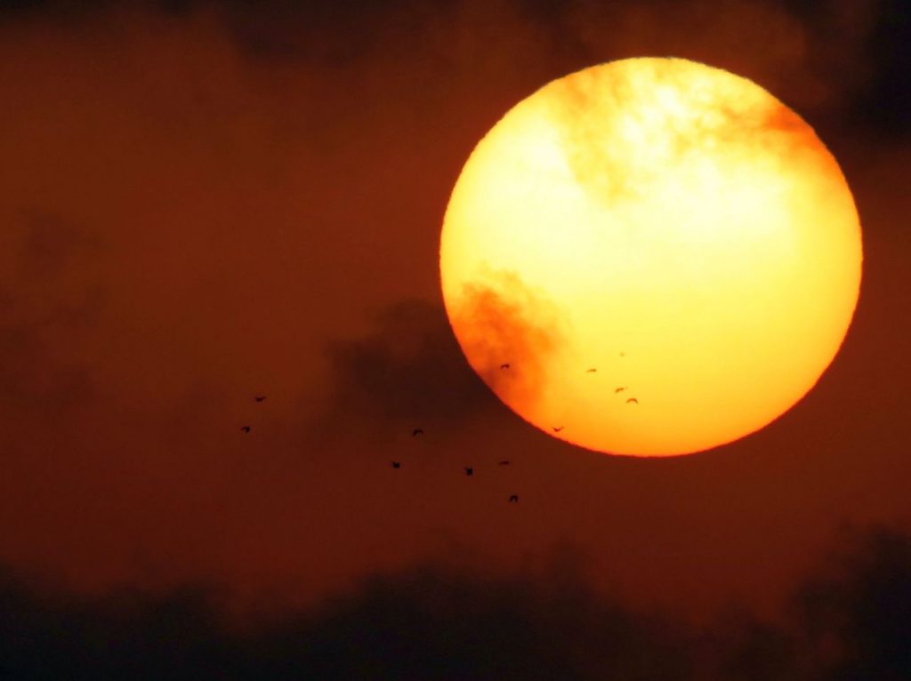 Imagen del Sol tomada desde Tel Aviv, Israel