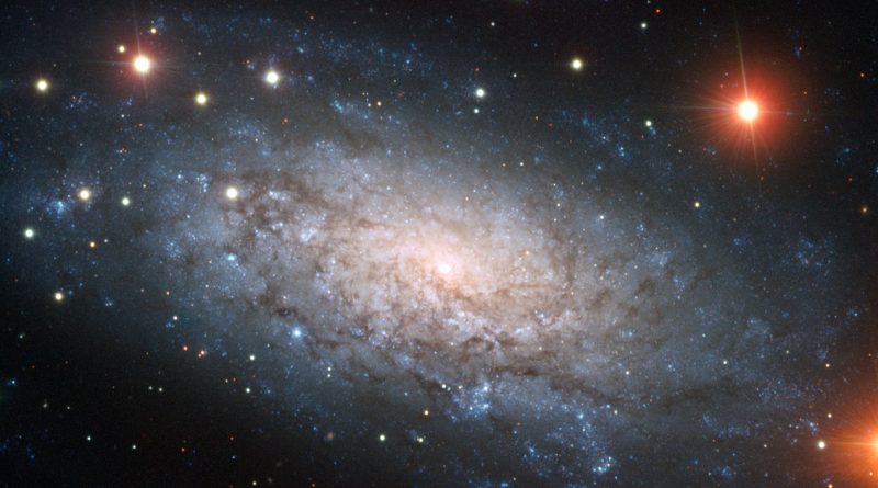 El sistema triple de agujeros negros de la galaxia NGC 3621