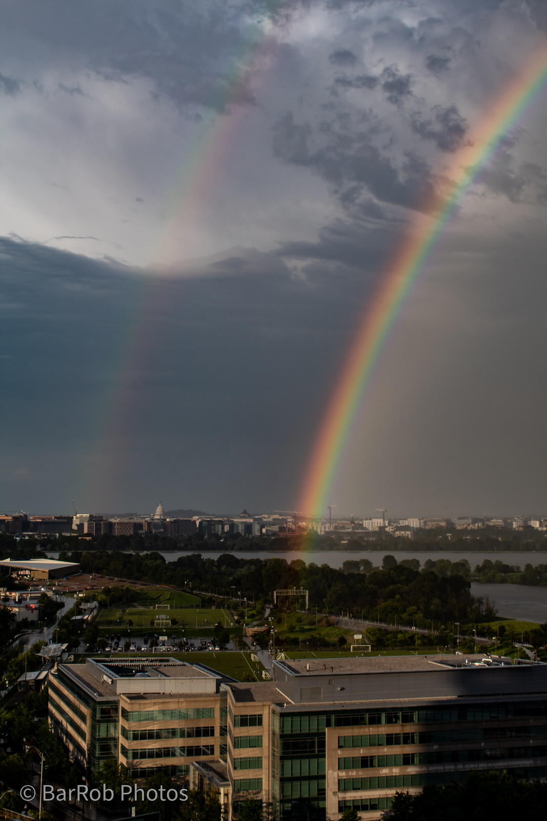 Arcoíris doble fotografiado desde Arlington, Virginia