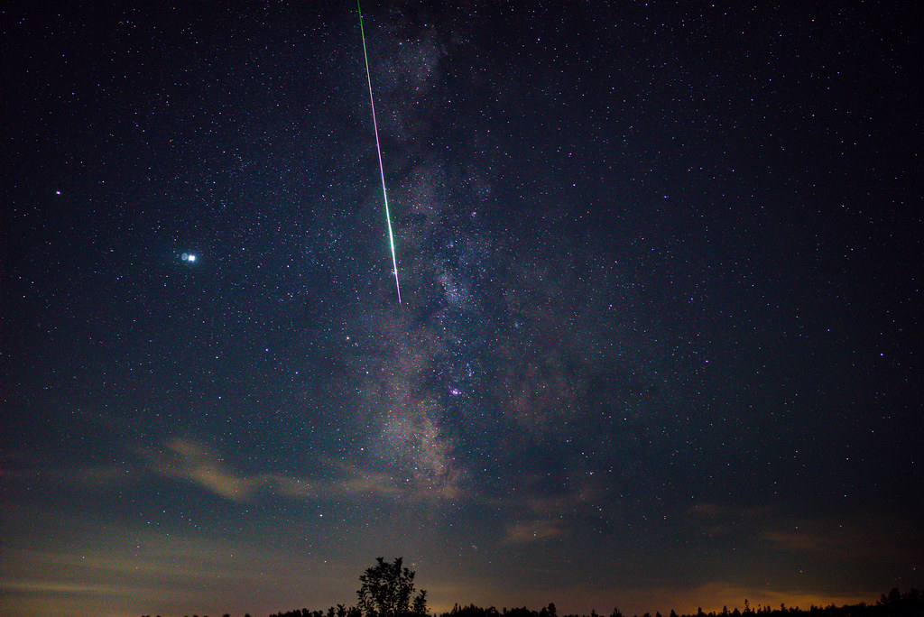 Imagen de Júpiter, una perseida y la Vía Láctea