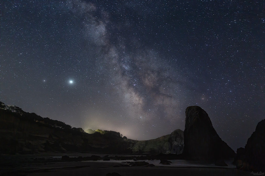 Imagen de la Vía Láctea, Saturno y Júpiter, tomada desde Oregón (Estados Unidos)